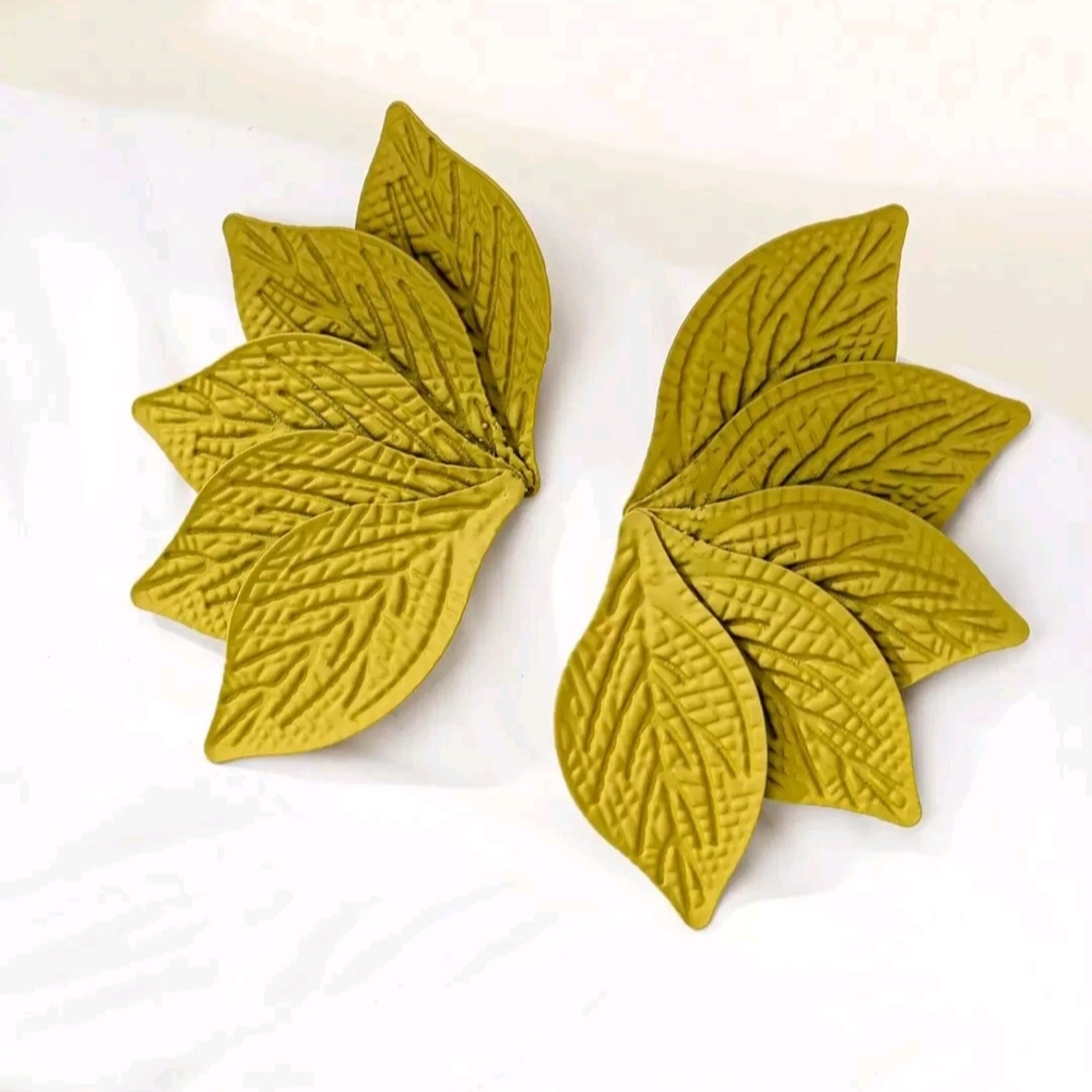 ❤️HP! Olive Green Botanical Earrings New! - Picture 2 of 5